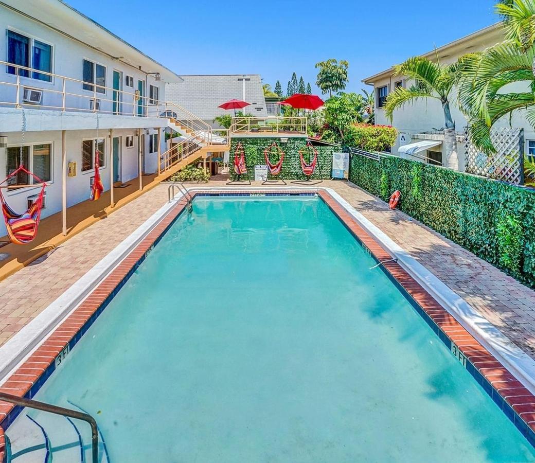 Christmas Retreat Walk To Dania Beach Pool Exterior foto